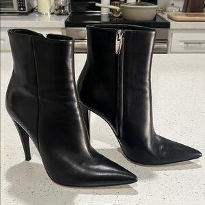 Gianvito Rossi size 7 Elegant Black Leather Ankle Boots